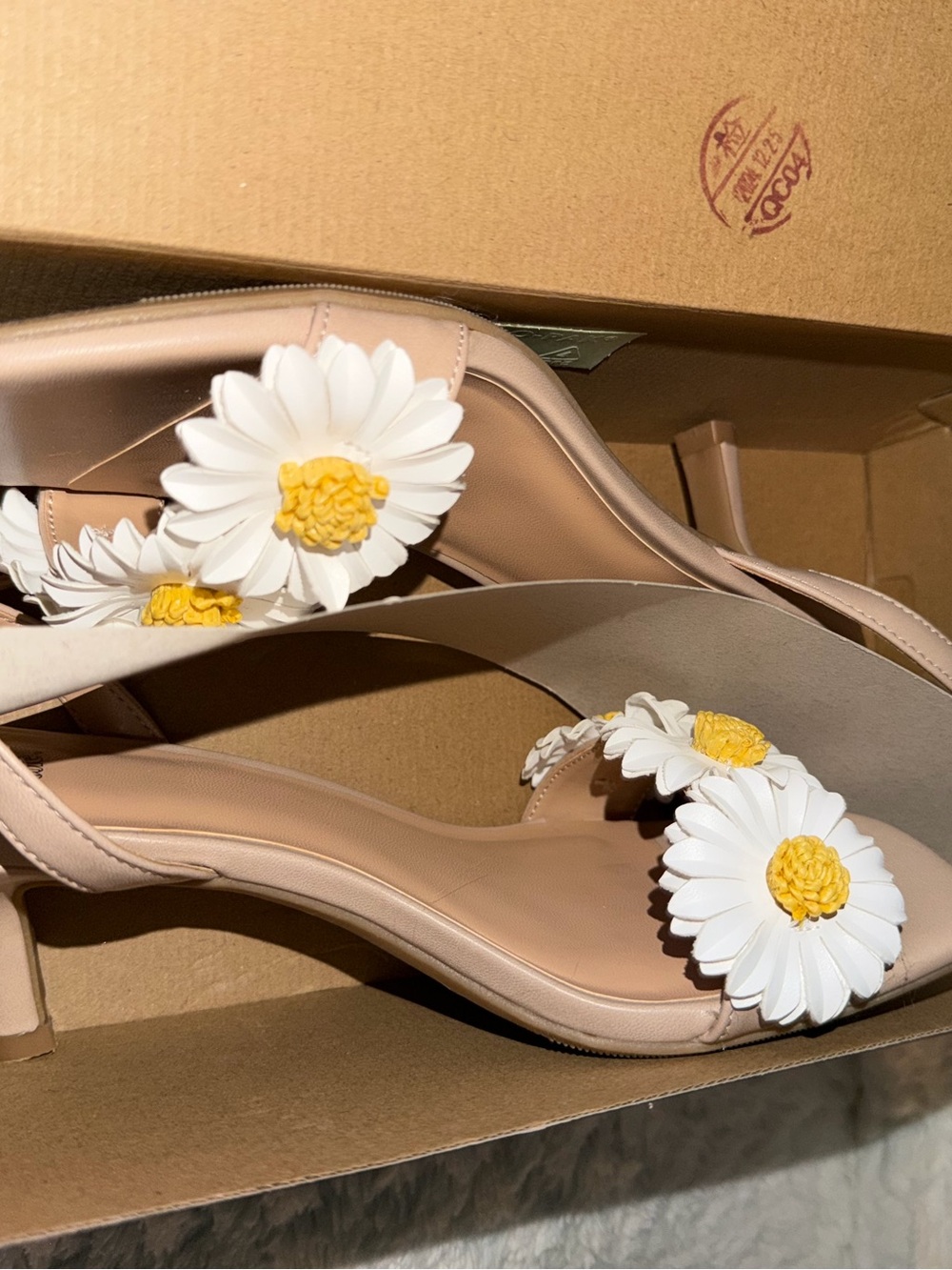 Women’s Nude Floral Daisy Sandals